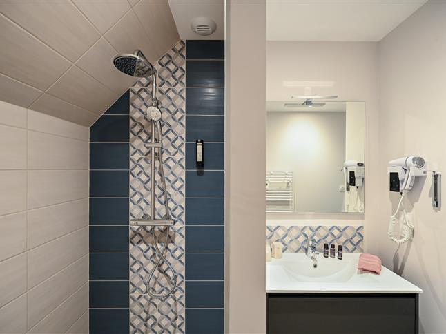 Bathroom superior deluxe room Belle Normandy Bayeux