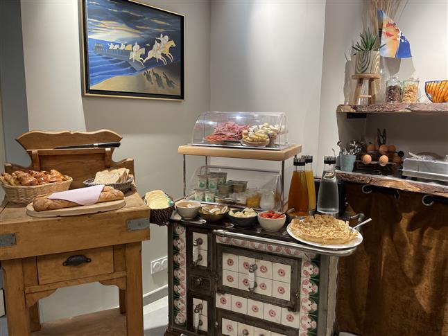 Petit-déjeuner continental buffet